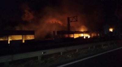 В Бучанском районе горят складские помещения: пожар сопровождается взрывами