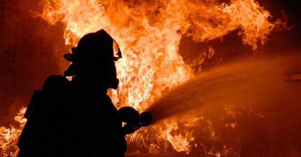 У Хорватії вітер здув лісову пожежу на курортне місто: десятки людей постраждали