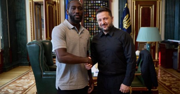 американський боксер подарував Зеленському цуценя