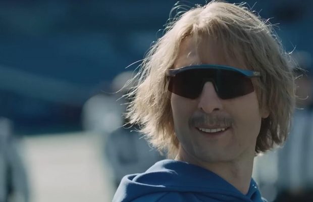 Hulu показал трейлер 2 сезона спортивной комедии "Чэд Пауэрс" с Гленом Пауэллом (видео)