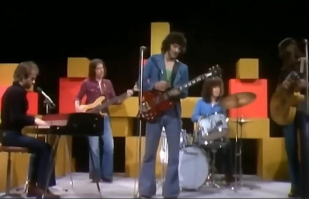 Пісня 1974 року так і не стала хітом №1, але через десятиліття знову підірвала чарти