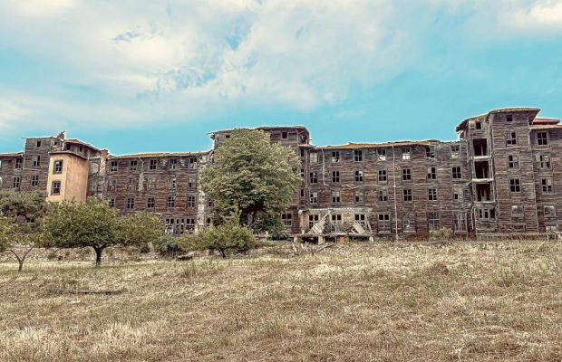 Занедбаний дитячий будинок на європейському острові перетворять на п’ятизірковий готель