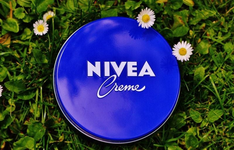 Для чого насправді потрібен класичний крем Nivea у синій баночці: пояснення дерматологині