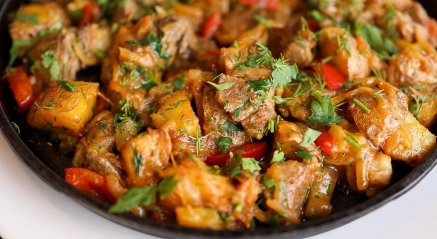 Как очень вкусно потушить картошку: 4 рецепта - с мясом, печенью, капустой и без