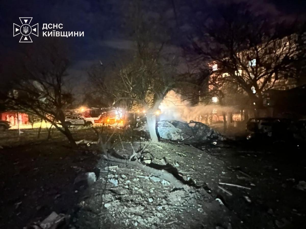Росія вдарила по Борисполю: пошкоджені будинки та підприємства, загинули люди Росія вдарила по Борисполю: пошкоджені будинки та підприємства, загинули люди