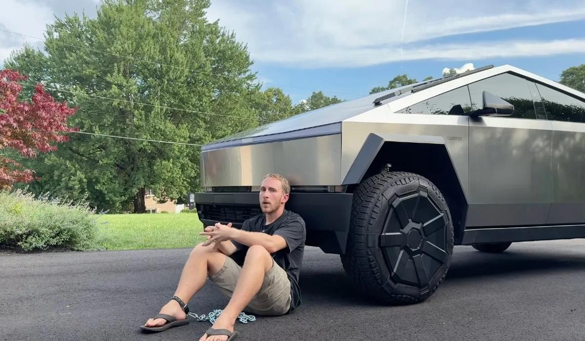 Мужчина купил Tesla Cybertruck за $100 тысяч и удивился стомости пикапа через два года