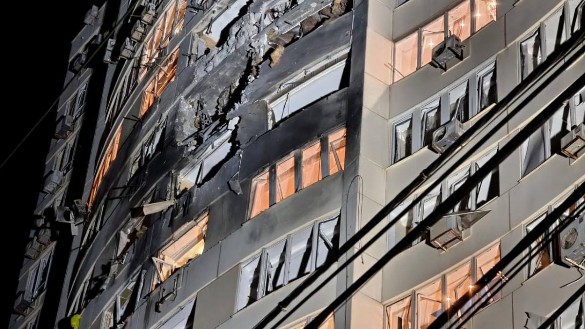 В Одессе россияне попали в многоэтажку: много пострадавших, среди них дети (фото) В Одессе россияне попали в многоэтажку: много пострадавших, среди них дети (фото)