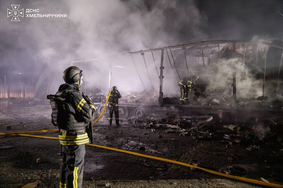Росія масовано тероризує українців дронами: на Київщині та Хмельниччині є поранені Росія масовано тероризує українців дронами: на Київщині та Хмельниччині є поранені