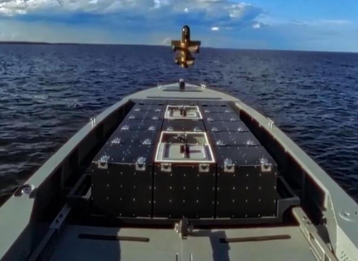 На украинский морской беспилотник установили дроны-перехватчики (видео) На украинский морской беспилотник установили дроны-перехватчики (видео)