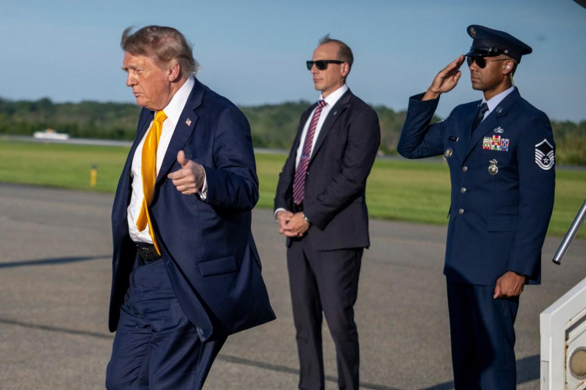 Трамп неожиданно сменил имидж и появился на публике с новым цветом волос (фото)