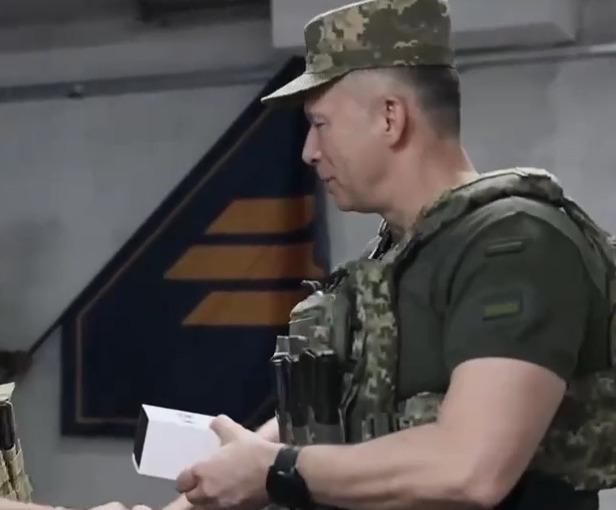 Мають різні смаки з Драпатим: який годинник обрав ексголовком ЗСУ Сирський