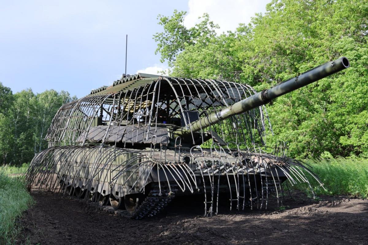 Російській армії передали партію танків Т-80БВМ з новими штурмовими комплектами (фото)