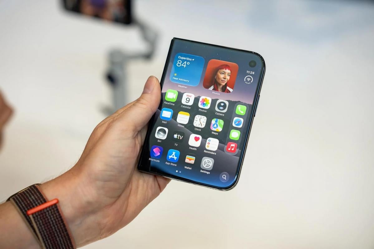 iPhone Duo показали на живых фото и видео: первые отзывы о смартфоне-раскладушке iPhone Duo показали на живых фото и видео: первые отзывы о смартфоне-раскладушке