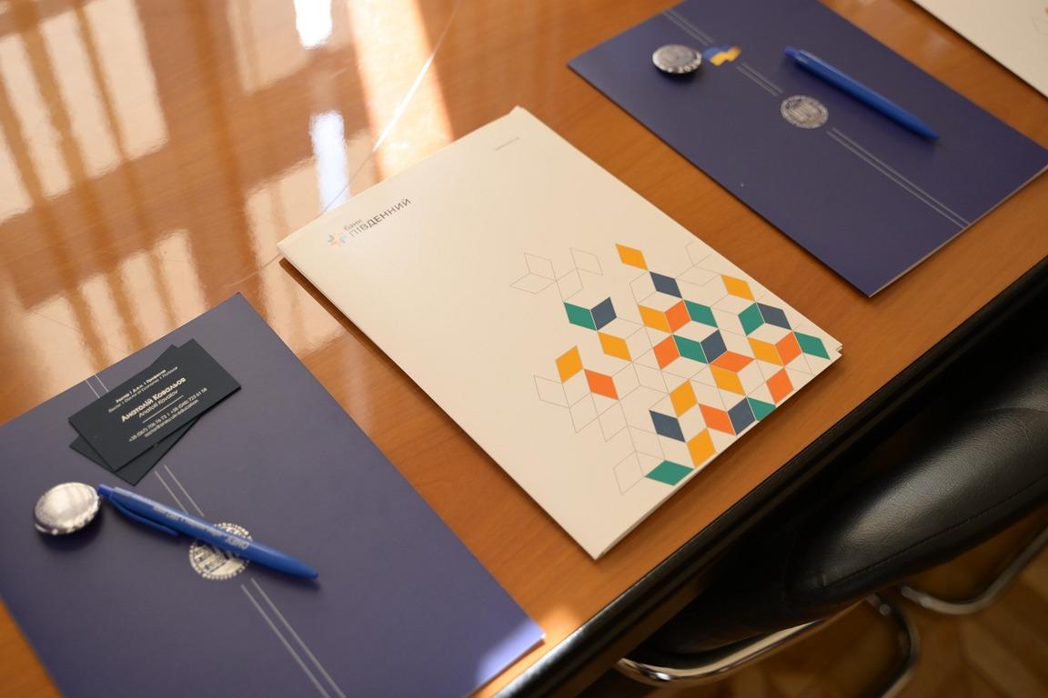 Банк 'Південний' розширює освітній проєкт Academic Hub та розпочинає співпрацю з одеськими університетами Банк 'Південний' розширює освітній проєкт Academic Hub та розпочинає співпрацю з одеськими університетами