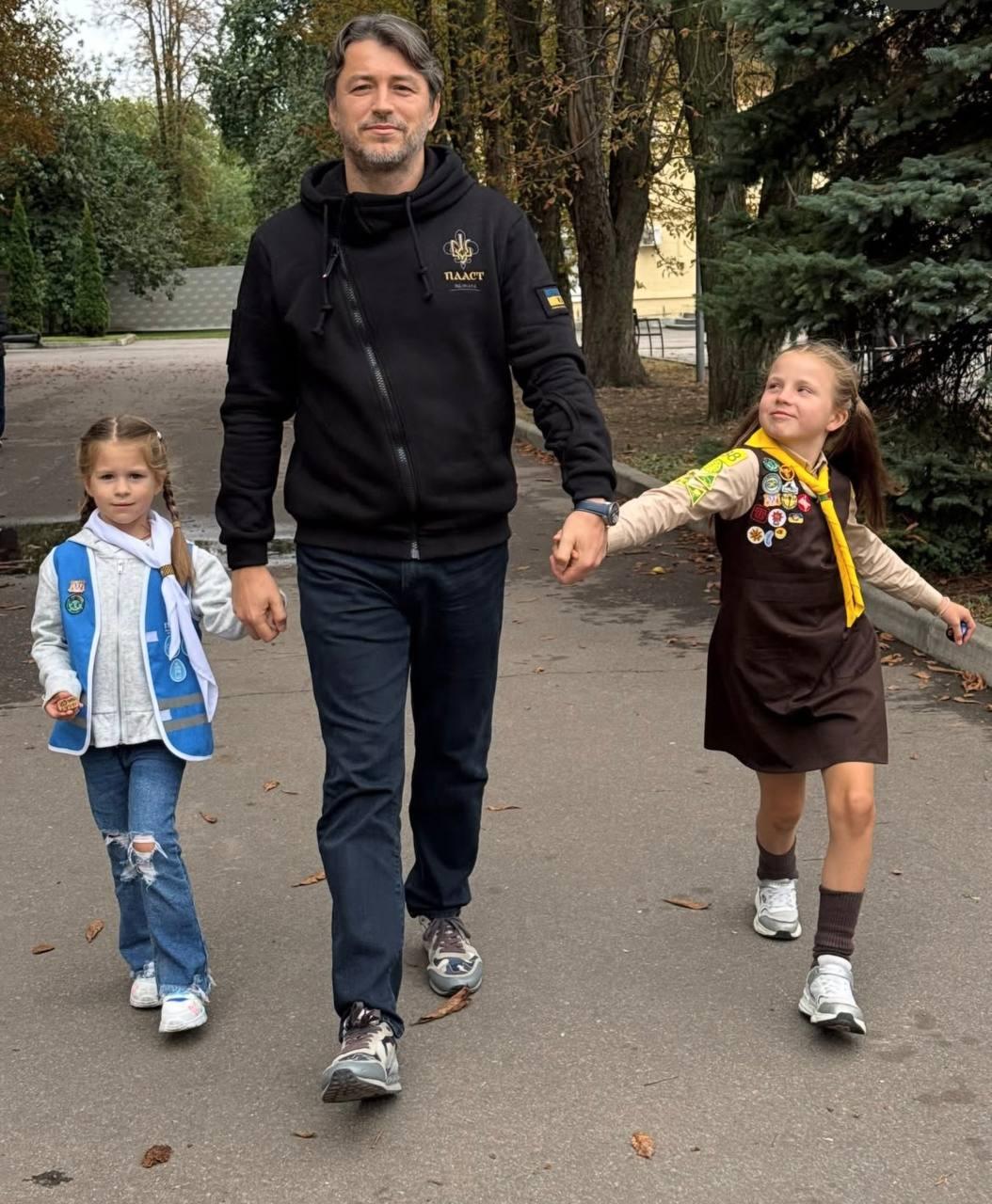 Притула впервые за долгое время показал своих дочерей: как выглядят девочки (фото) Притула впервые за долгое время показал своих дочерей: как выглядят девочки (фото)