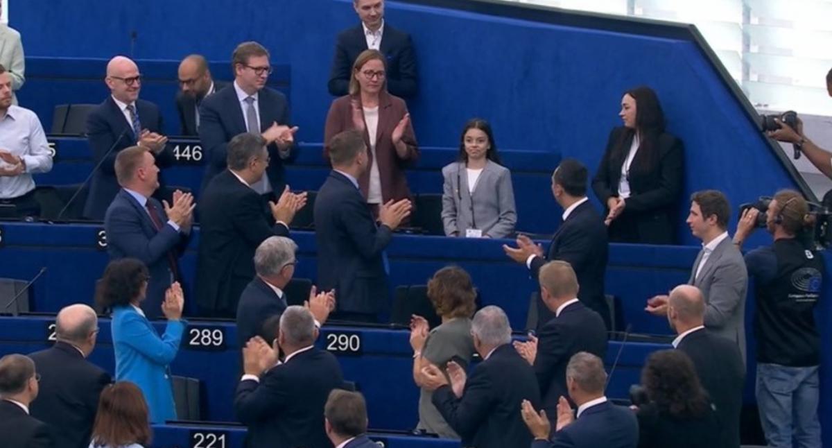 Урсула фон дер Ляйен рассказала Европарламенту о Саше Паскаль и её 'Танце свободы'