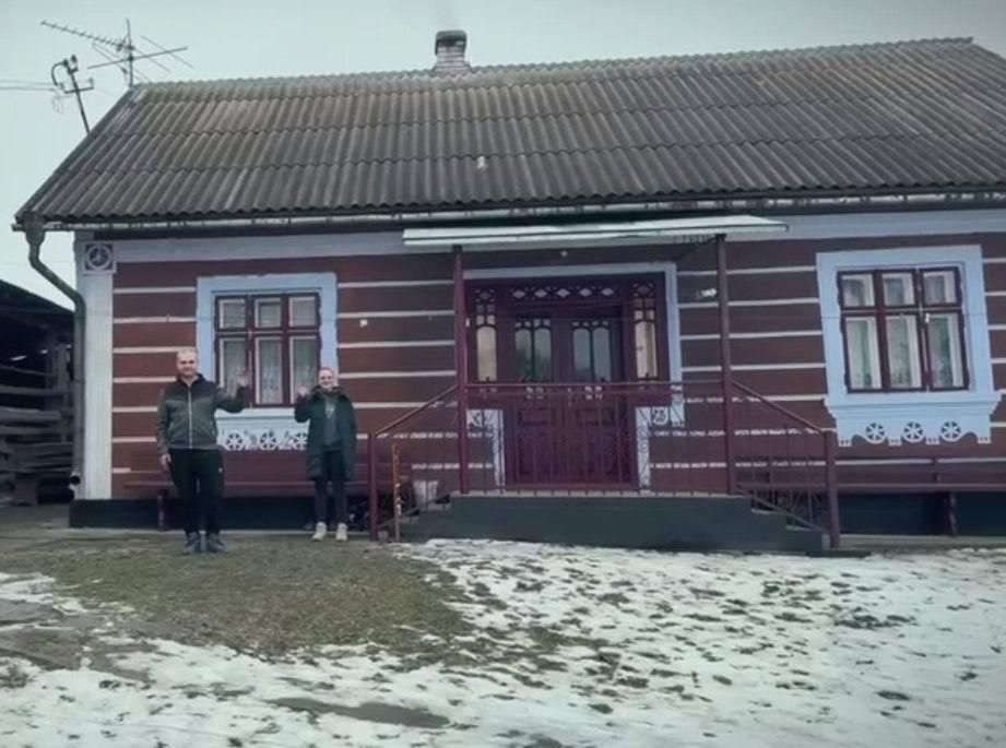 'Труха Україна' передала квартиру родині з Лисичанська, яка чотири роки жила в одній кімнаті 'Труха Україна' передала квартиру родині з Лисичанська, яка чотири роки жила в одній кімнаті