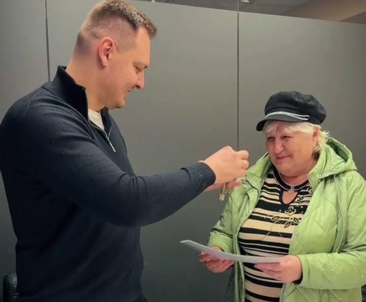 'Труха Україна' передала квартиру родині з Лисичанська, яка чотири роки жила в одній кімнаті 'Труха Україна' передала квартиру родині з Лисичанська, яка чотири роки жила в одній кімнаті