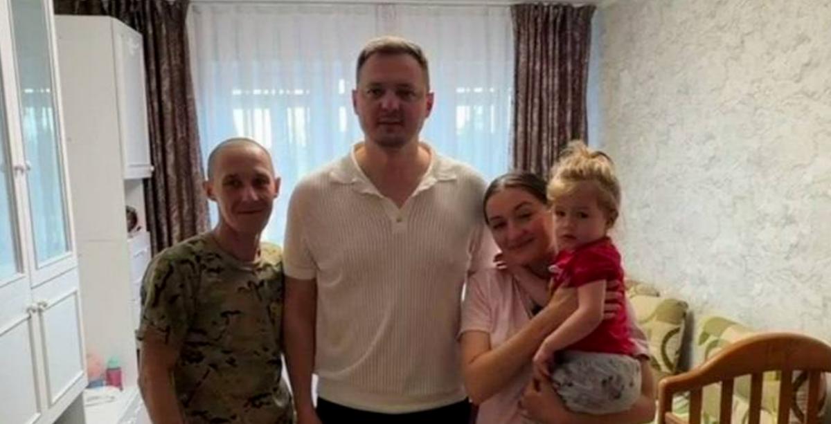 'Труха Україна' передала квартиру родині з Лисичанська, яка чотири роки жила в одній кімнаті 'Труха Україна' передала квартиру родині з Лисичанська, яка чотири роки жила в одній кімнаті