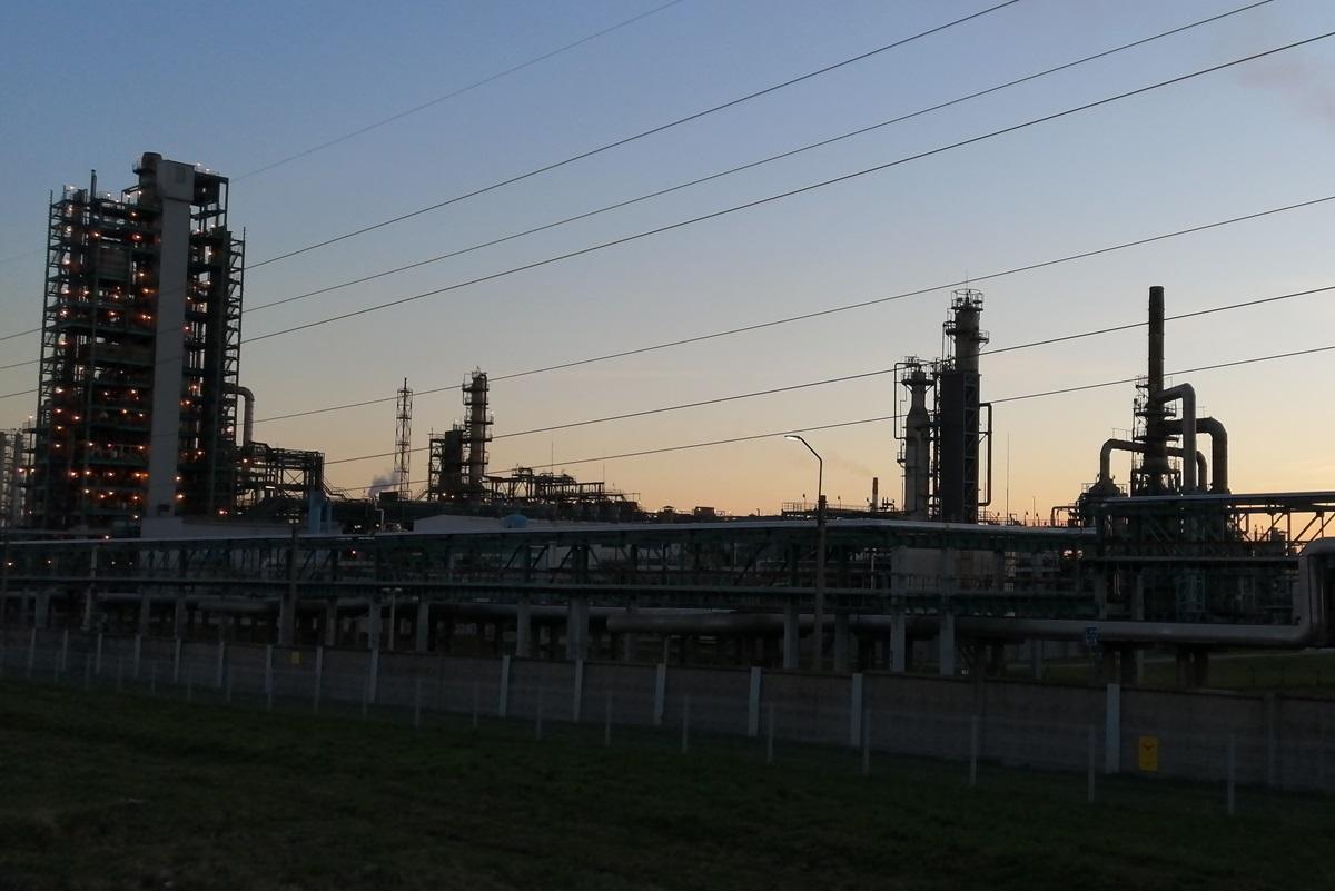 НПЗ в Ярославле приостановил переработку нефти после атаки украинских дронов, - Reuters НПЗ в Ярославле приостановил переработку нефти после атаки украинских дронов, - Reuters