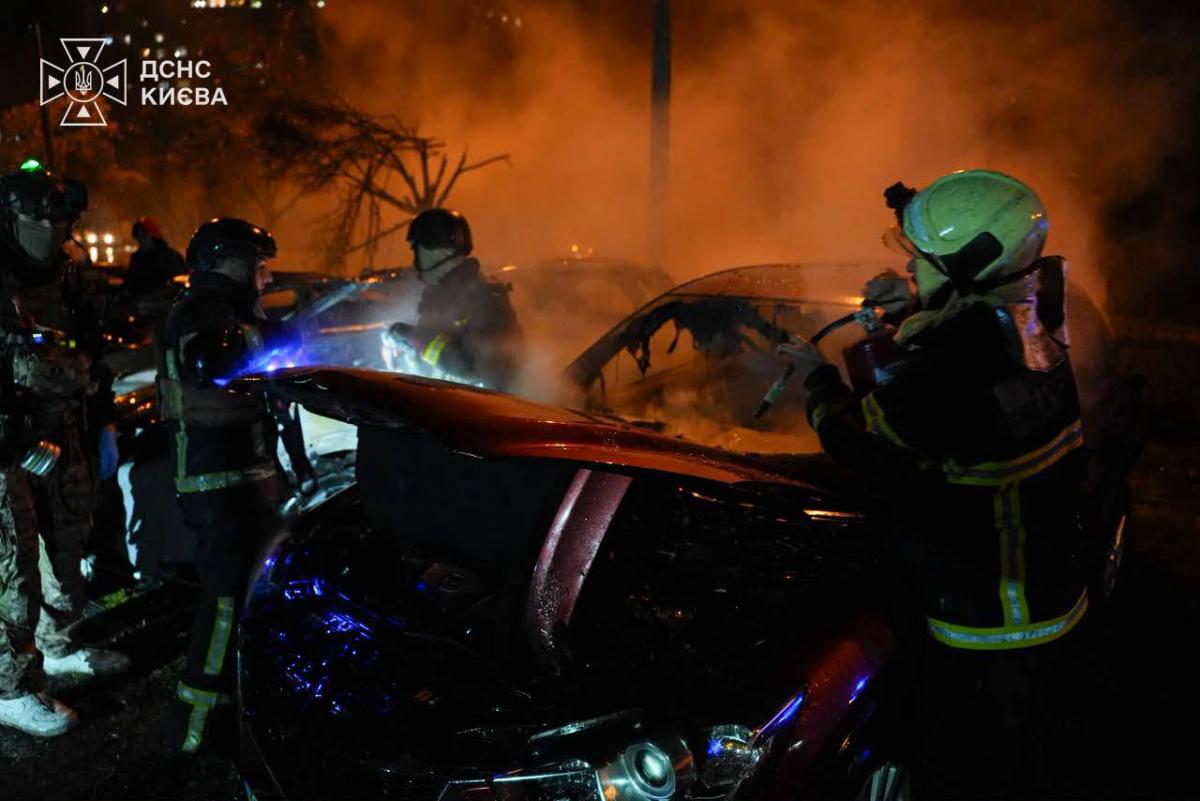 Двоє жертв і 8 постраждалих: в ДСНС показали наслідки нічної атаки на Київ