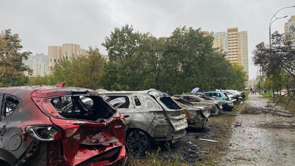 Двое жертв и 8 пострадавших: что известно о последствиях ночной атаки на Киев (фото) Двое жертв и 8 пострадавших: что известно о последствиях ночной атаки на Киев (фото)