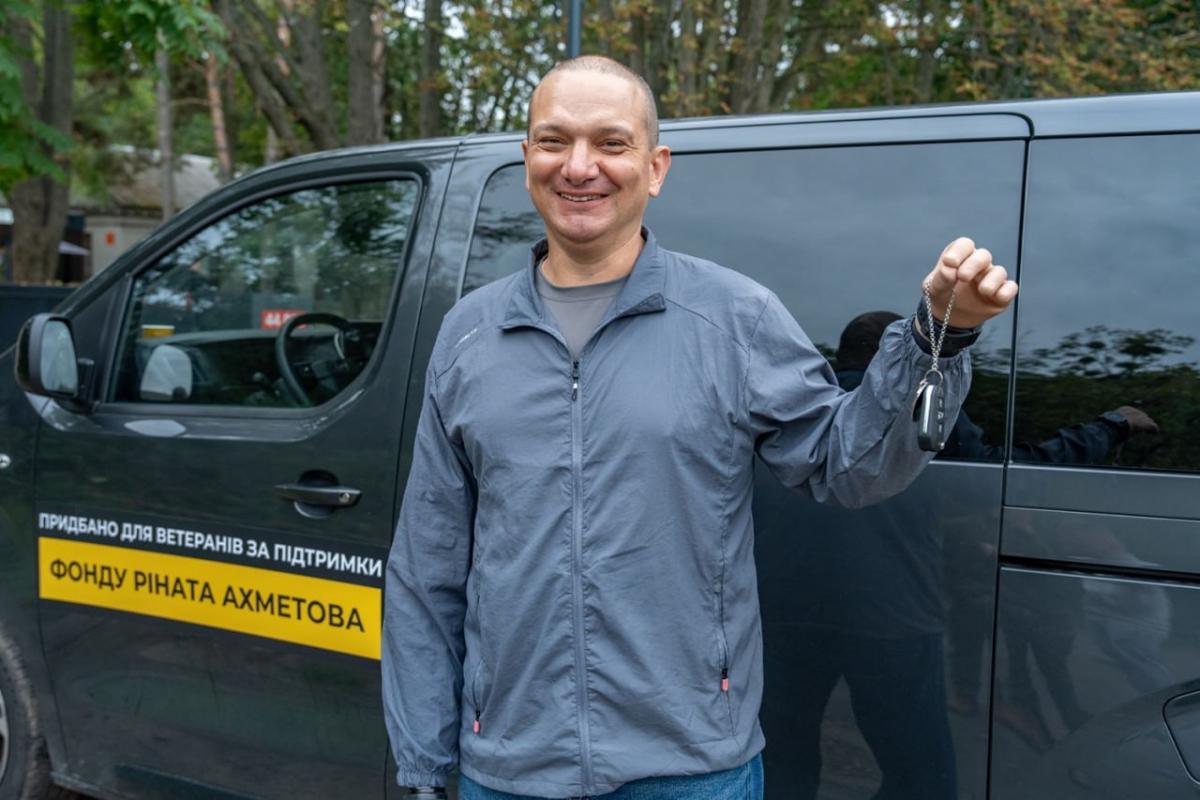 Ринат Ахметов поддержал инклюзивный проект Вадима Свириденко: 8,6 млн грн направят на ветеранскую петанк-арену и специальный автомобиль Ринат Ахметов поддержал инклюзивный проект Вадима Свириденко: 8,6 млн грн направят на ветеранскую петанк-арену и специальный автомобиль