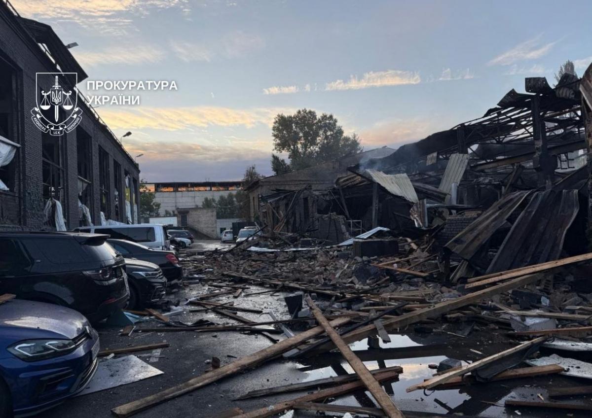 В Киеве российские дроны поразили школу и СТО, в Вишневом прилет по трассе (фото, видео) В Киеве российские дроны поразили школу и СТО, в Вишневом прилет по трассе (фото, видео)