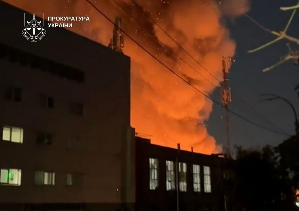 В Киеве российские дроны поразили школу и СТО, в Вишневом прилет по трассе (фото, видео) В Киеве российские дроны поразили школу и СТО, в Вишневом прилет по трассе (фото, видео)