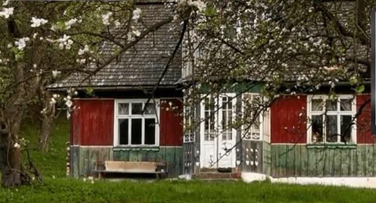 Женщина купила 100-летний дом в Карпатах и превратила его в райский уголок (фото) Женщина купила 100-летний дом в Карпатах и превратила его в райский уголок (фото)