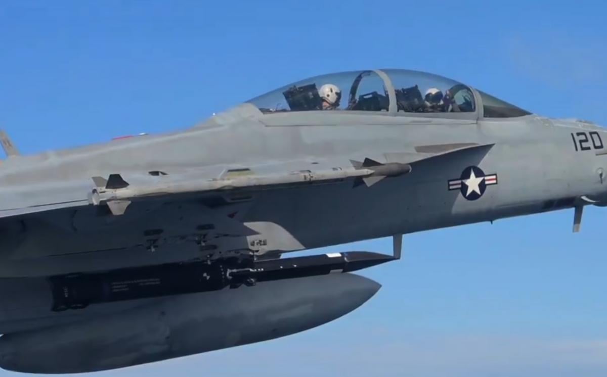 США испытали гиперзвуковую ракету Blackbeard на истребителе F/A-18F Super Hornet (видео) США испытали гиперзвуковую ракету Blackbeard на истребителе F/A-18F Super Hornet (видео)