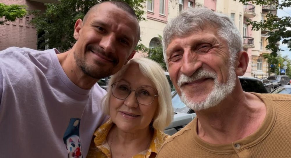 Тарас Цимбалюк разом із батьками та коханою виїхав із Києва