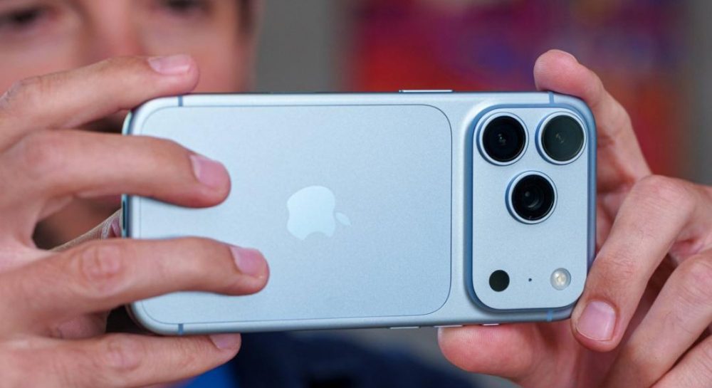 плюси та мінуси компактного флагмана Apple