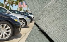 У США деякі водії загортають автомобілі в брезент навіть у гарну погоду: в чому причина