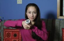 Школярка з Канади створила ліхтарик, що працює від тепла долоні (відео)