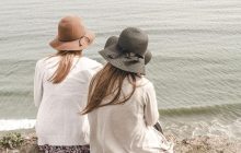 Люди, які відчувають невпевненість в житті, використовують ці 8 фраз під час розмови