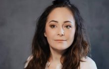 Відома українська акторка розповіла про "приліт" дрона у двір: "Впав прямо біля нас"