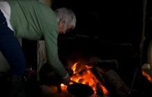 84-річна жінка все життя живе без електрики та водопроводу: чому вона нічого не змінює