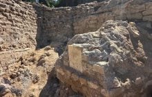 Археологи обнаружили античную табличку, к которой "прикоснулся" древнеримский бог (фото)