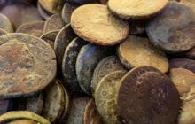 Фермер потерял молоток, а случайно нашел клад на миллионы: что скрывалось в земле