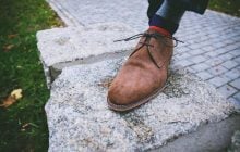 Плями на замші зникнуть: допоможе простий засіб із косметички