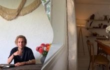 Дизайнер купив стару хату в селі в Карпатах і показав, як її відремонтував (відео)