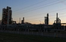 НПЗ у Ярославлі призупинив переробку нафти після атаки українських дронів, - Reuters