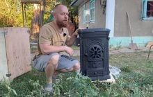 Мужчина купил 100-летний глиняный дом возле Днестра и показал, как его ремонтирует