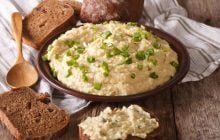 Это самая вкусная намазка на хлеб: беру рыбные консервы и яйца