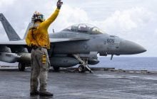 США втратили літак РЕБ під час посадки на авіаносець: є поранені
