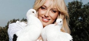 Полякова показала фото з власного весілля: який вигляд вона мала 22 роки тому
