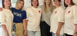 Джолі розкрила гірку правду про війну в Україні після поїздки з сином (фото)