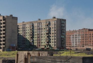 К этому городу не ведет ни одна дорога, а зимой Солнце там не восходит 45 дней