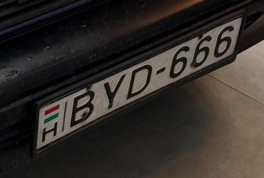 Мужчина продает автомобильный номер, а машину отдает бесплатно: в чем хитрость